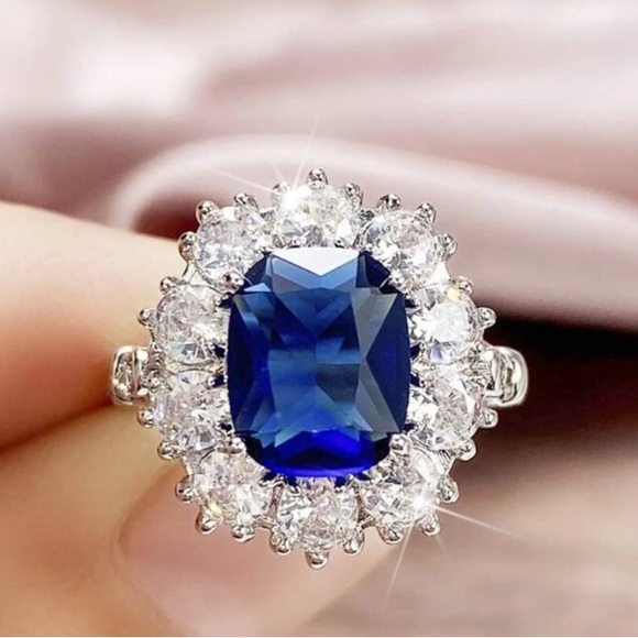 EMERALD FLOWER WEDDING BRIDAL ENGAGMENT PROMISE RING - Picture 9 of 10